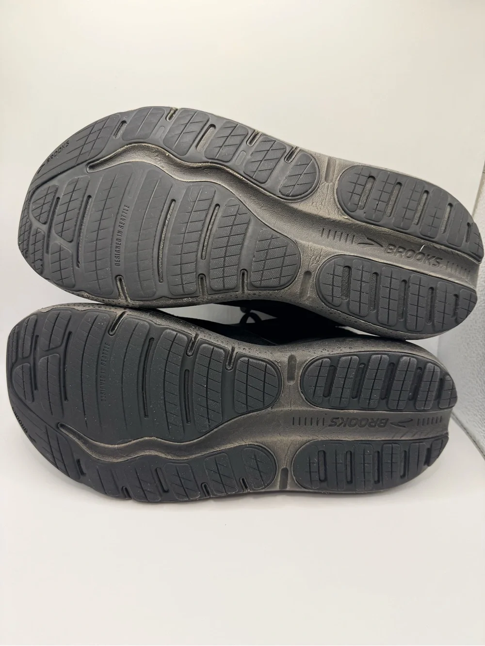 BROOKS Ghost Max 2 Black Athletic CushyRunning Walking Sneakers Size 11